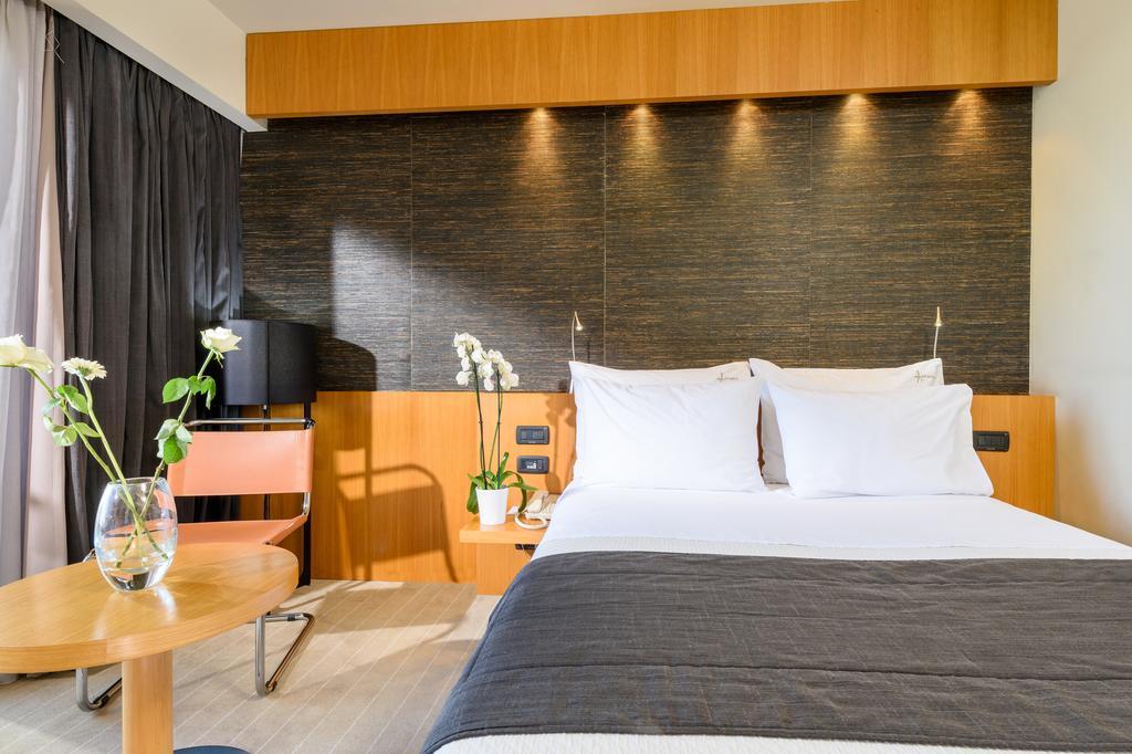 Alexander Beach Hotel & Spa Alexandroupoli Exterior photo A room at the hotel