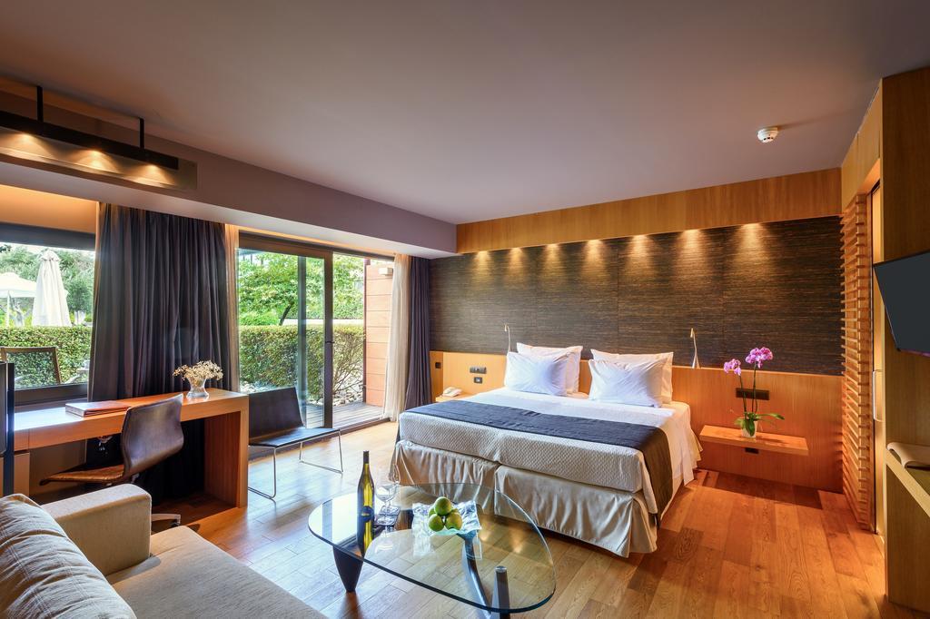 Alexander Beach Hotel & Spa Alexandroupoli Exterior photo A room at the hotel