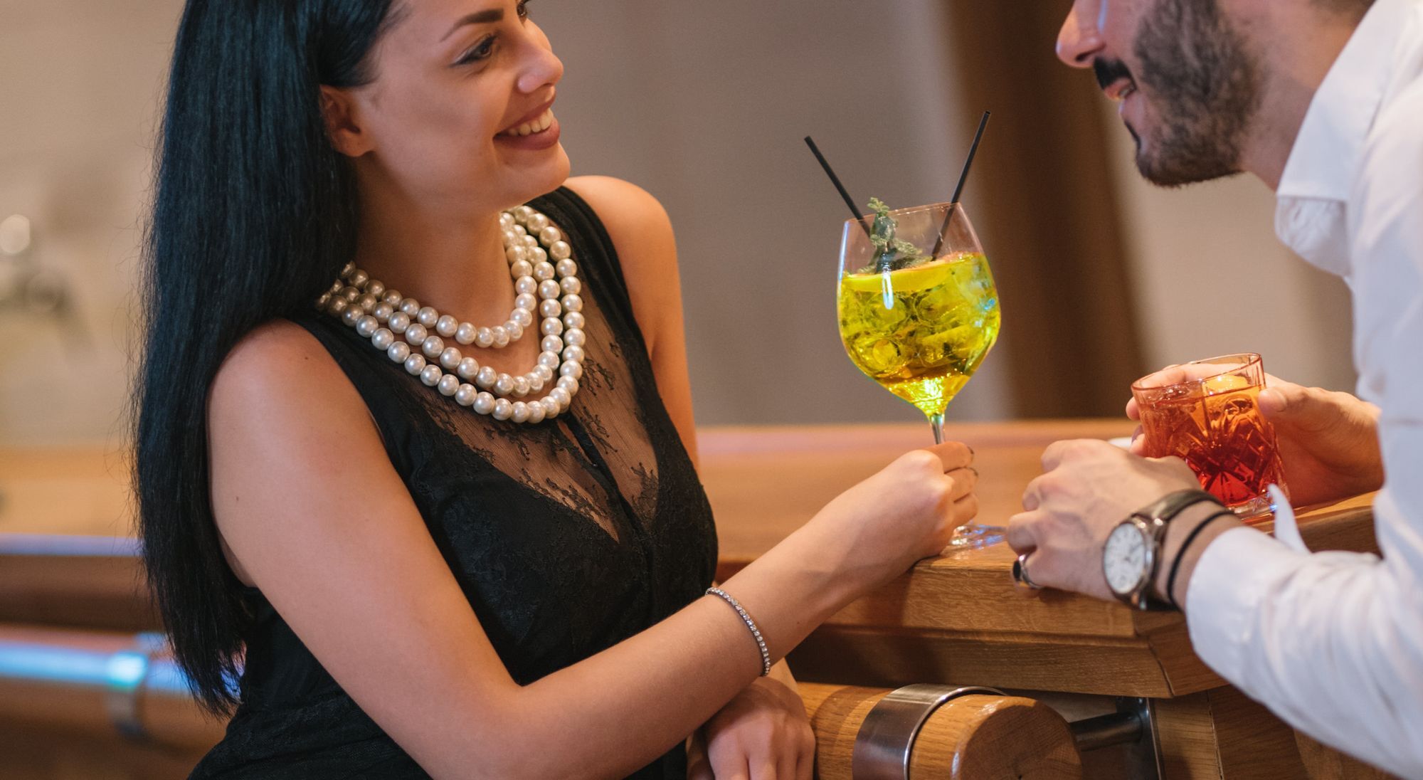 Alexander Beach Hotel & Spa Alexandroupoli Exterior photo A woman wearing a pearl necklace